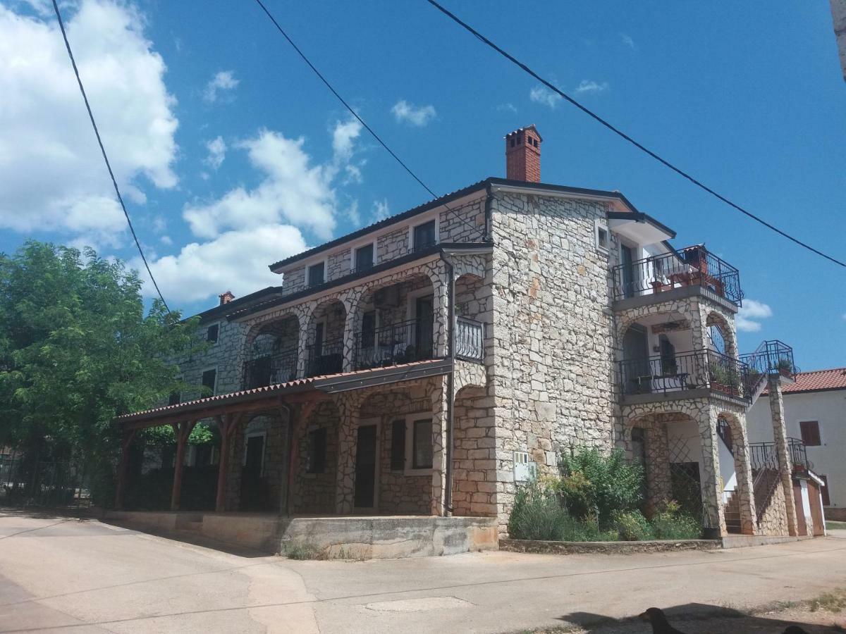 Ranch Radin Bed & Breakfast Brtonigla Exterior photo